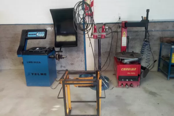 Gomería, Lubricentro y Lavadero Lobito
