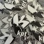 Logo de KPT polarizado